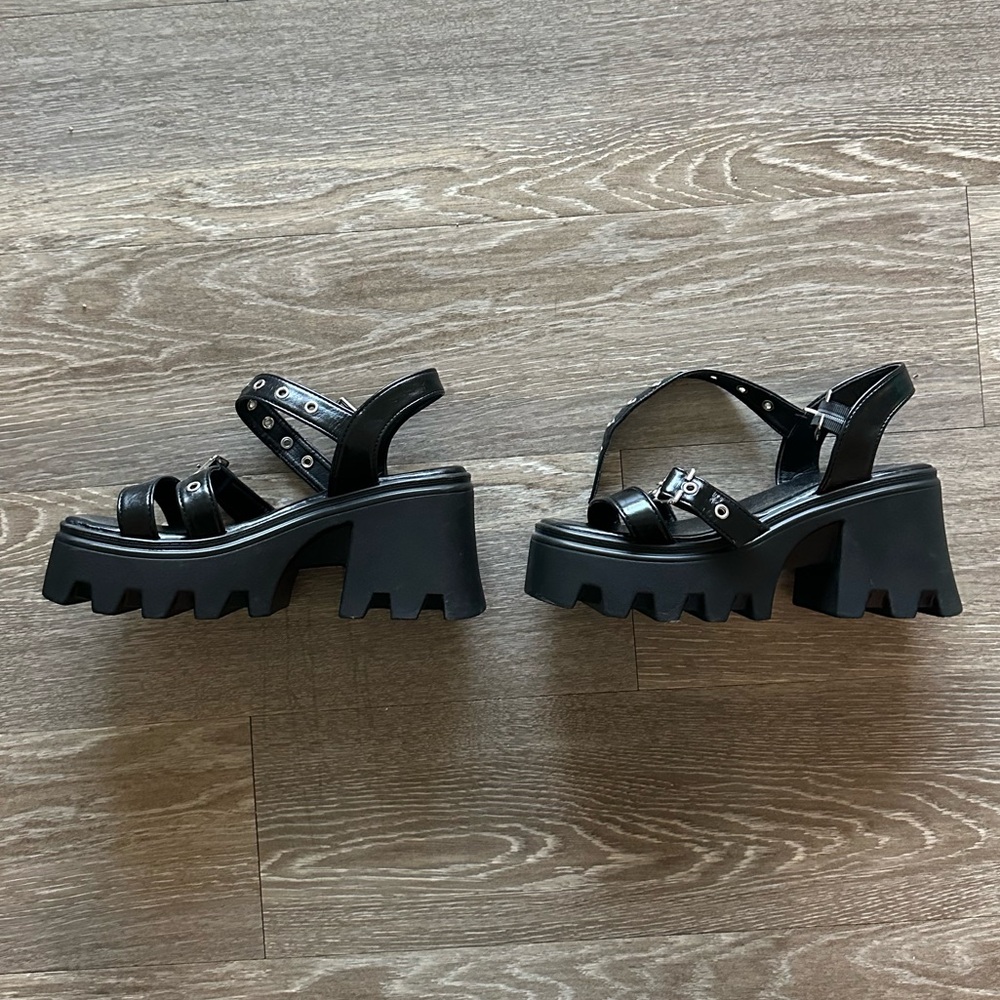Romwe black platform buckle sandals